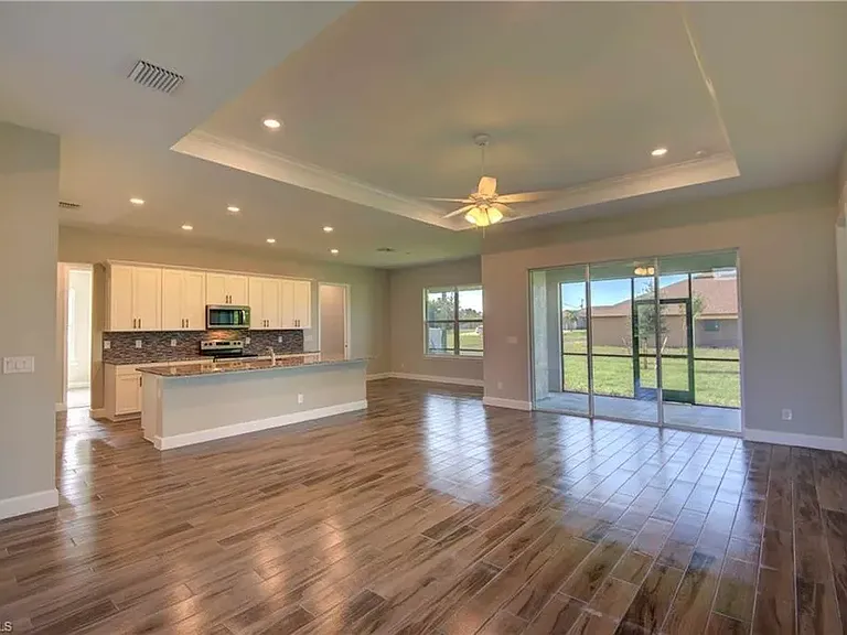 1110 NE 7th Pl — Photo 3