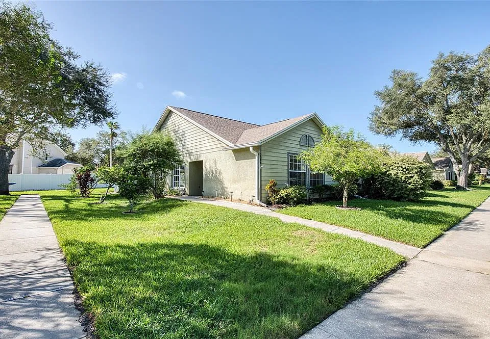 2366 Bentley Dr