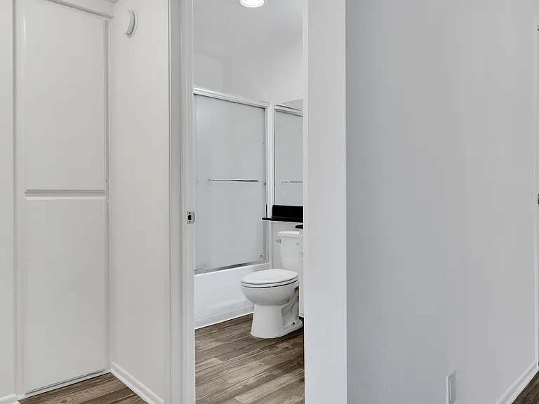Orange Apartments — Photo 10