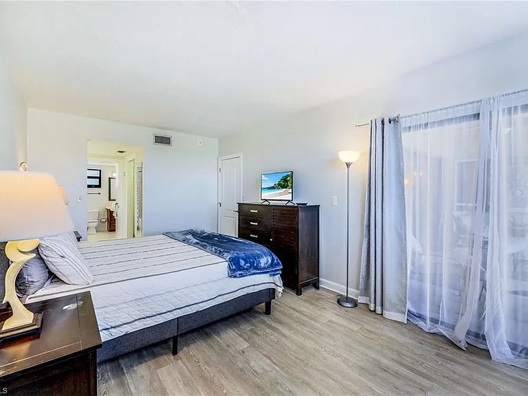 803 River Point Dr #201B — Photo 14