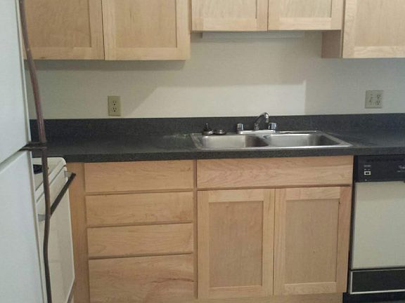 3rd image of 5795 Pershing Ave #202