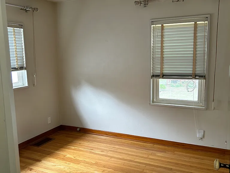 9552 Dulles Ct — Photo 10