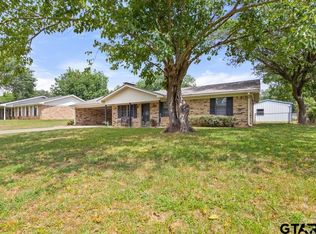 211 Jefferies St, Lindale, TX 75771
