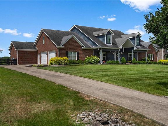 4th image of 210 Colonial Dr