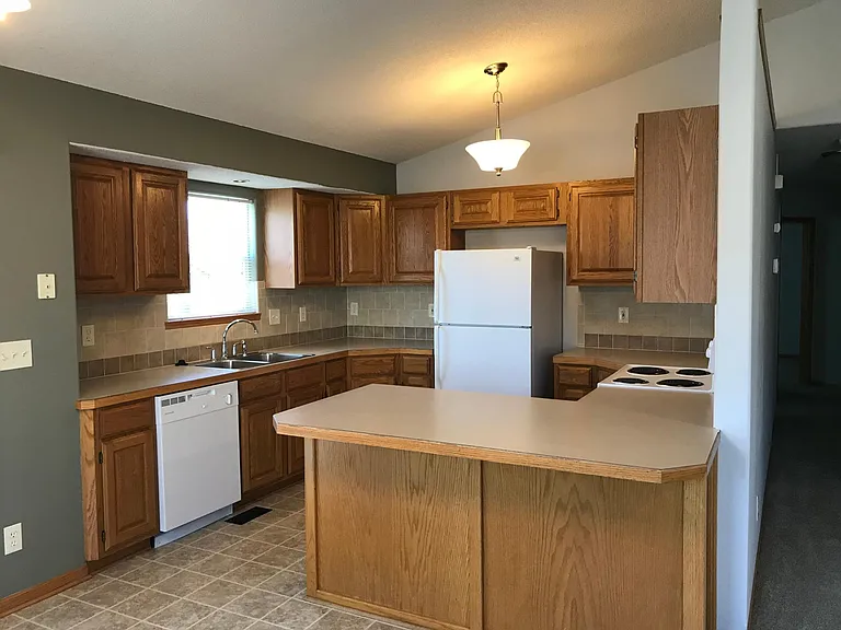 408 E Berry Ave — Photo 4