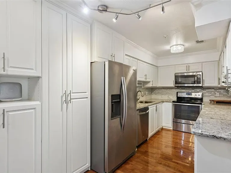 27301 Plantation Dr NE #301 — Photo 8