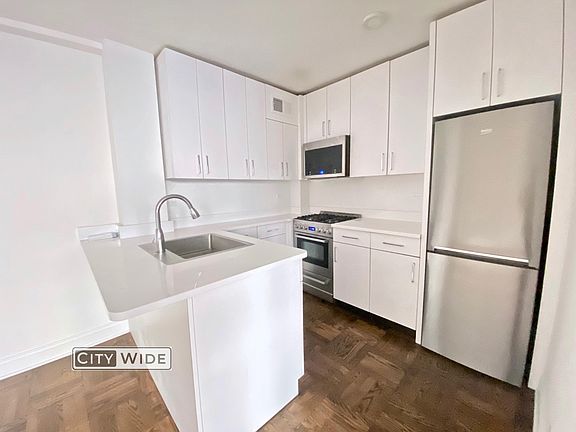3rd image of 160 E 55th St APT 7F