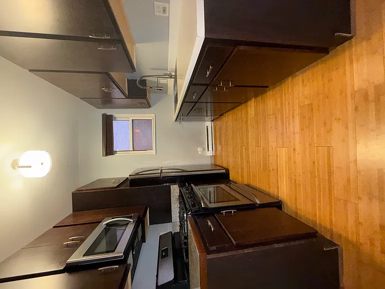 2016 W Charleston Ave #1R — Photo 4