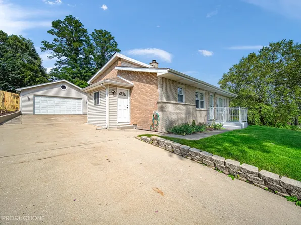 8750 S 81st Ct, Hickory Hills, IL 60457