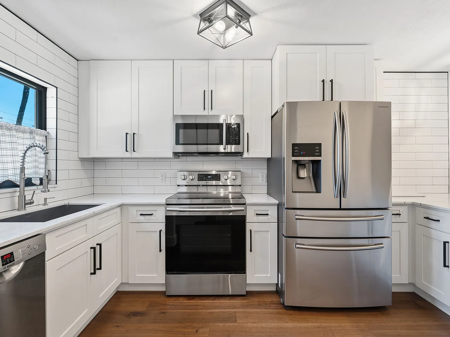 2 bed, 2.5 bath, 1104 sqft, $2,200 — Photo 3