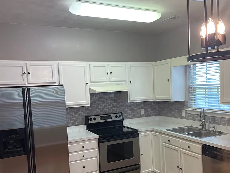 109 N Gum Ave — Photo 4