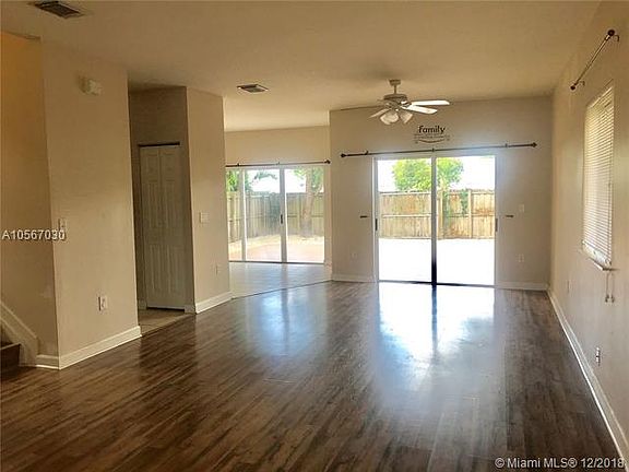 3rd image of 996 NE 41st Ave