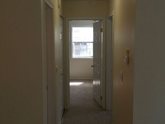 5th image of 90 Plymouth Dr APT D