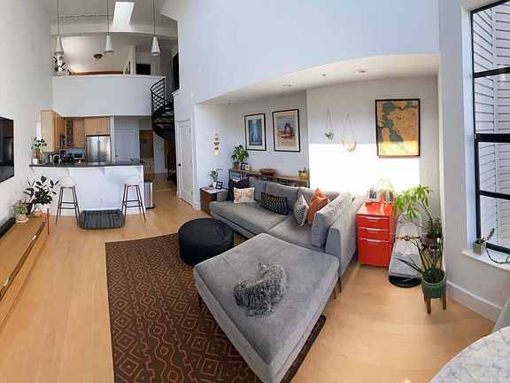 3rd image of 1826 Eddy St Unit 203