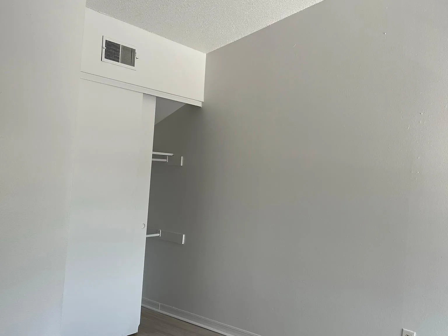 3 bed, 1.5 bath, 1265 sqft, $1,750 — Photo 3