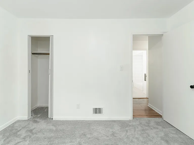 610 W Austin Ave — Photo 13