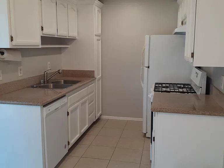 20543 S Vermont Ave #7 — Photo 33