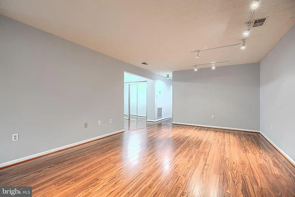 2 bed, 2.0 bath, 1427 sqft, $2,200 — Photo 4
