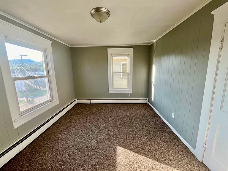 306 Roosevelt St — Photo 6
