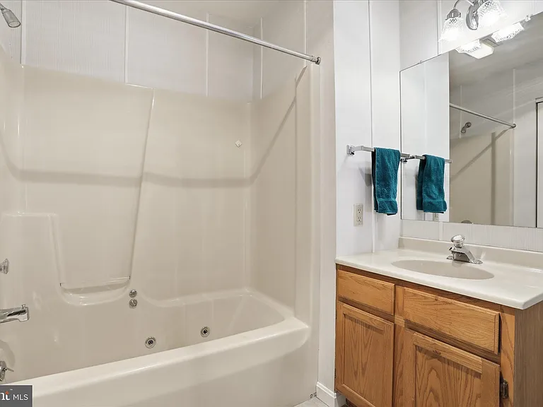 1008 Orchard Dr — Photo 15