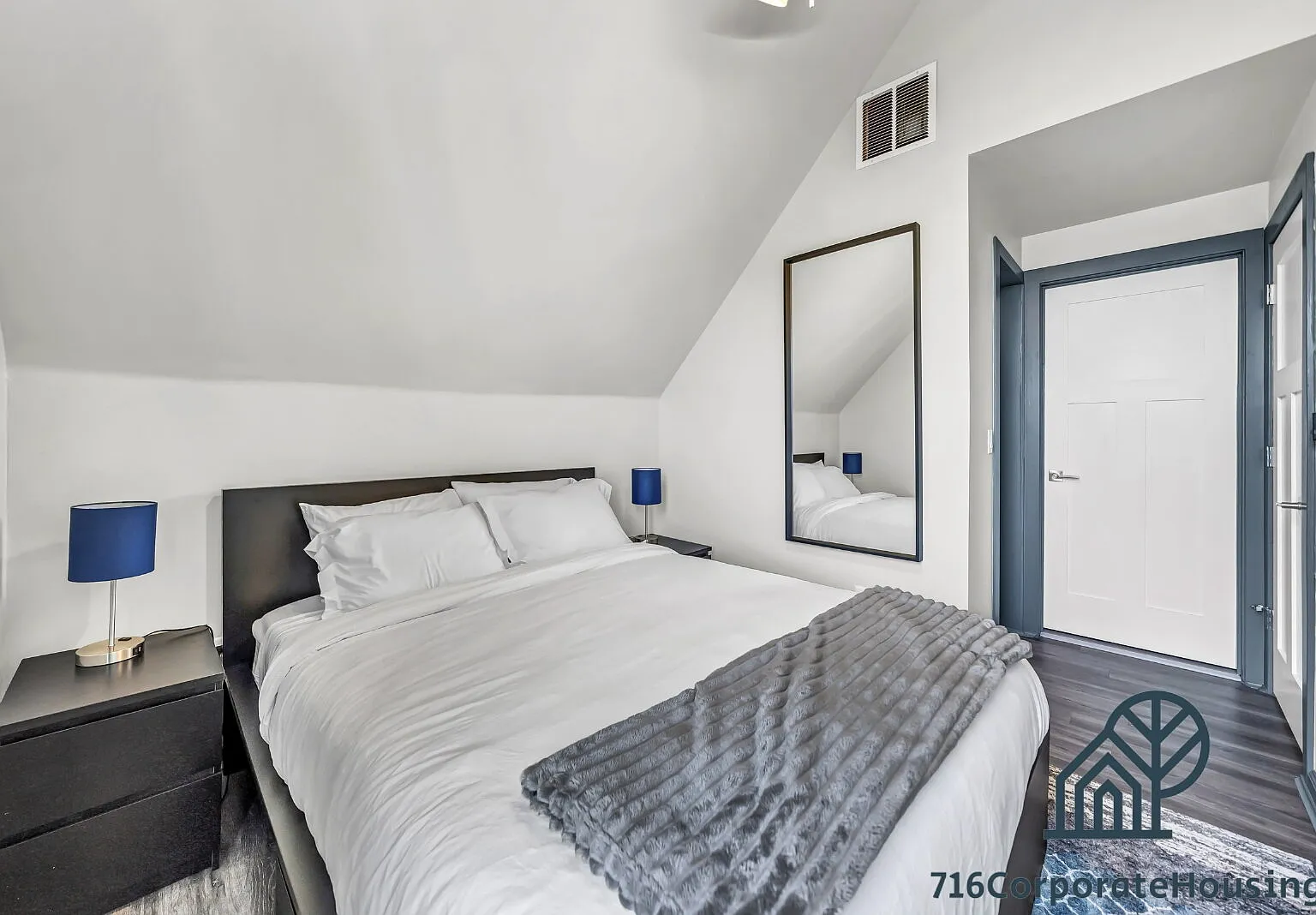 2 bed, 2.0 bath, 1000 sqft, $2,500 — Photo 1