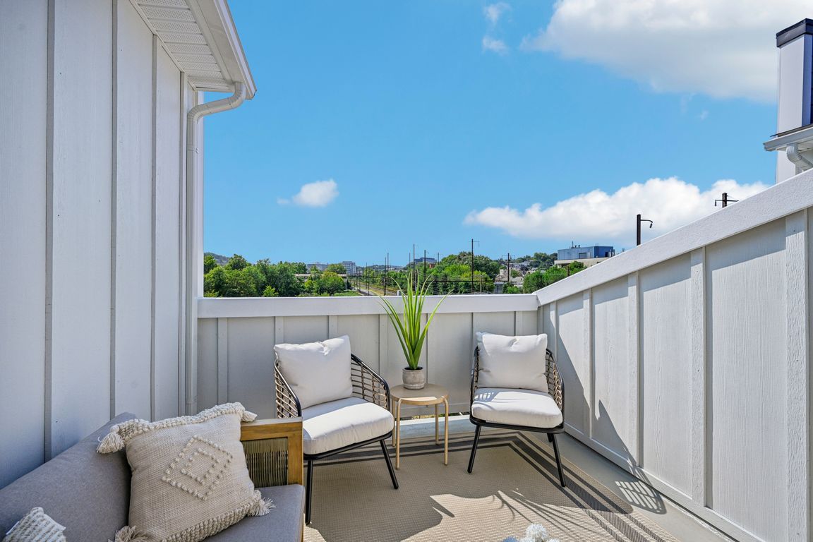 Riverplace Dr-031.jpg