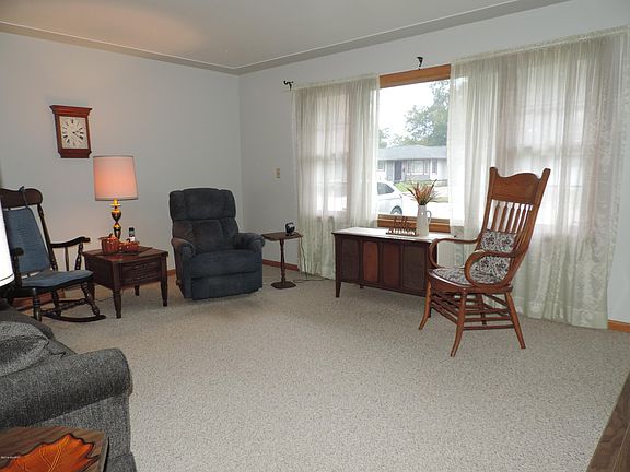3rd image of 1381 Catherine Ave
