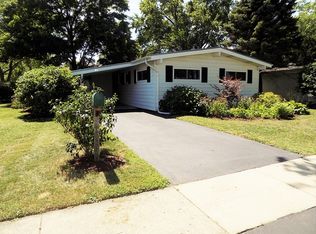 15 W Jeffery Ave, Wheeling, IL 60090