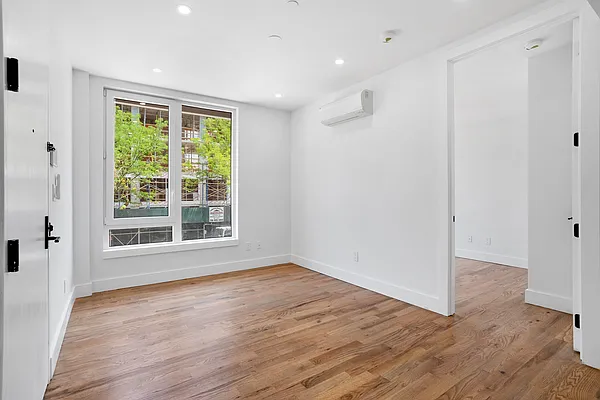 Rented by Safdie Realty Group | media 3