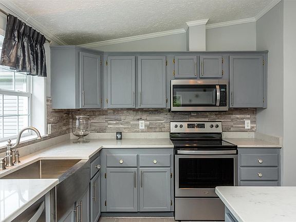 3rd image of 122 Graceland Dr