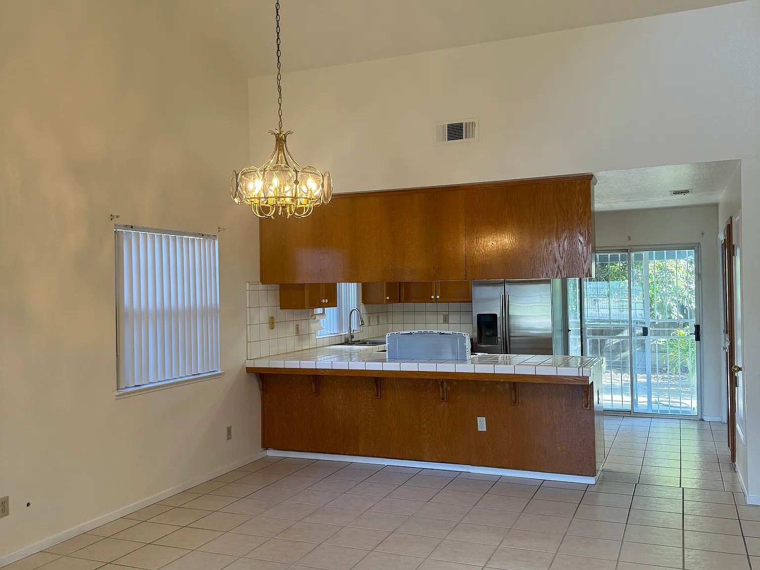 3 bed, 2.5 bath, 1427 sqft, $2,500 — Photo 4