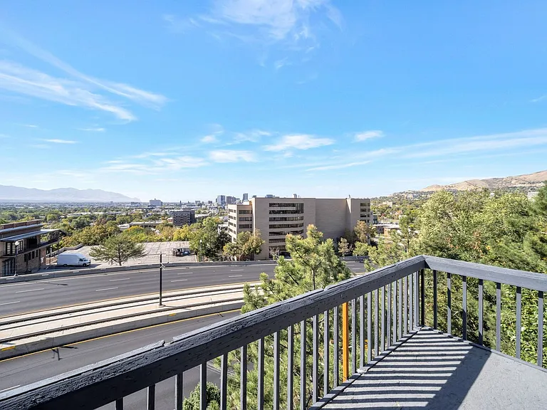Alta View Apartments — Photo 10