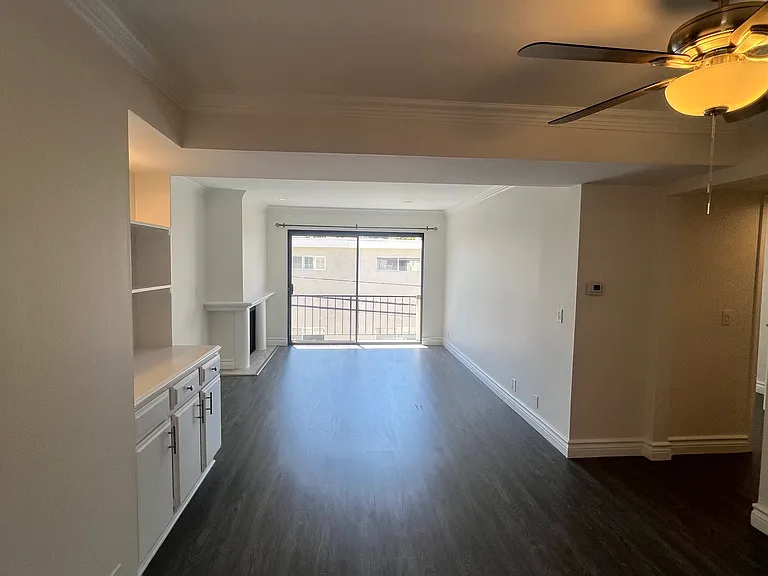 4307 Whitsett Ave #204 — Photo 12