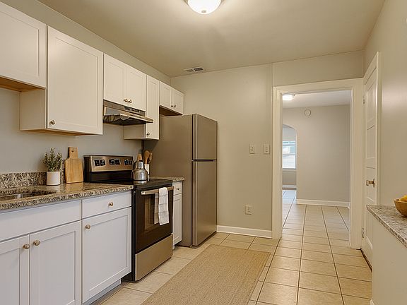 5th image of 2598 Broadway Ave