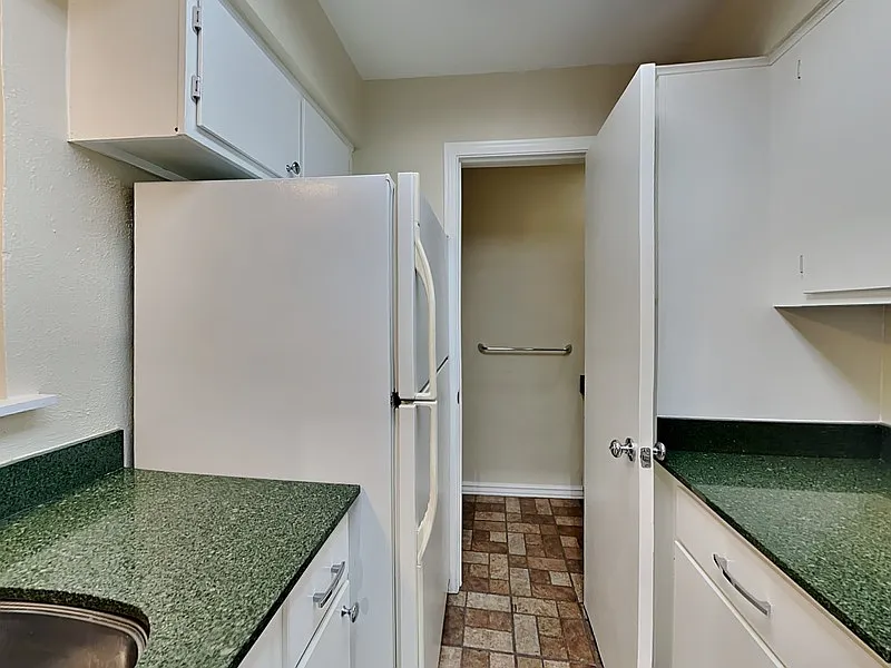 1 bed, 1.5 bath, 1216 sqft, $1,495 — Photo 3