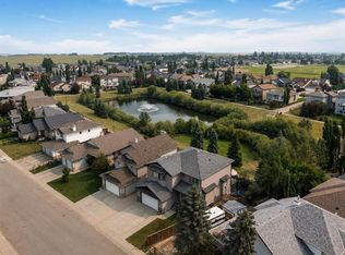 35 W Hillcrest Blvd, Strathmore, AB T1P 1W9