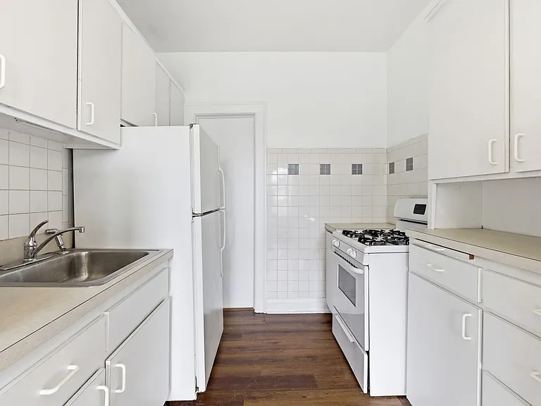 3214 Yorkshire Rd #301 — Photo 8
