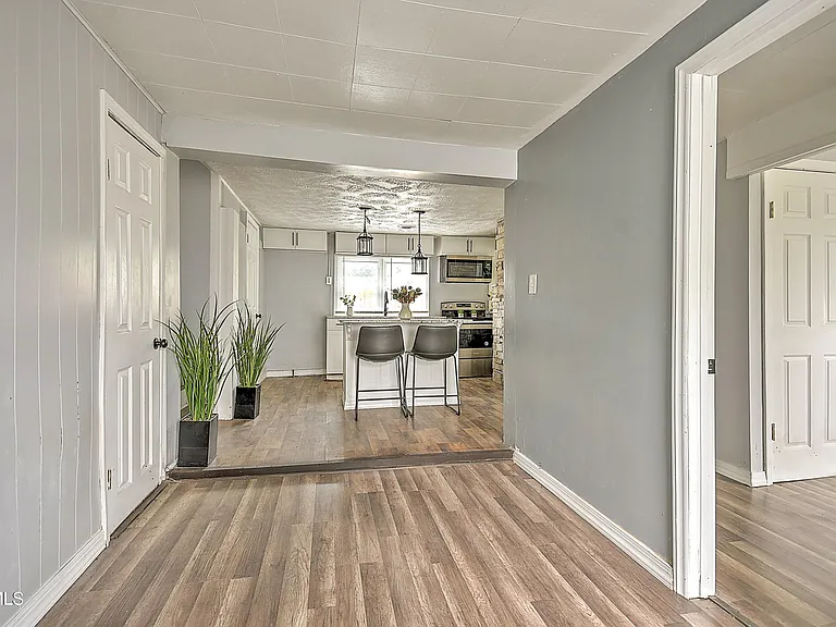 463 Manville Rd — Photo 8