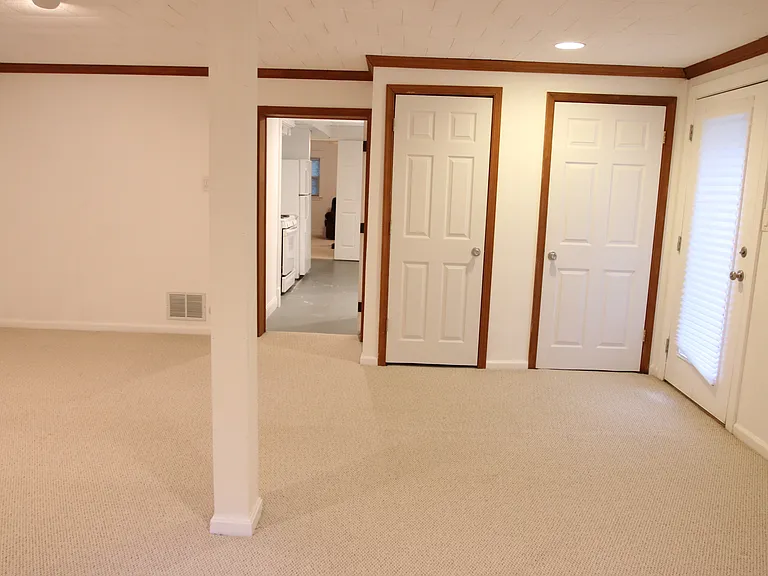 8616 McHenry St — Photo 27