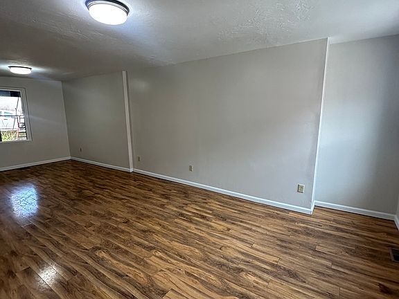 3rd image of 1308 Boyle St