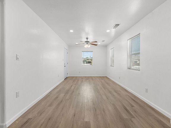 5th image of 203 E Belle Ave