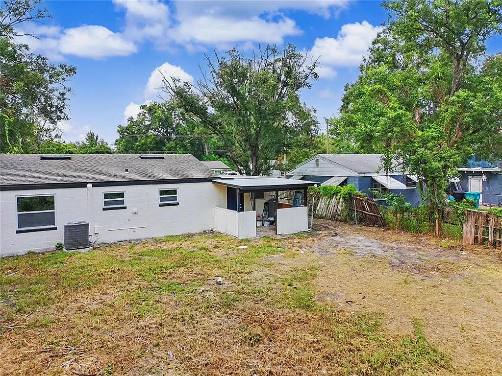 3 bed, 1.0 bath, 1008 sqft, $1,700 — Photo 3