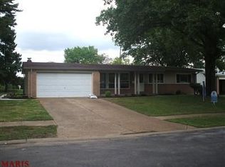 3425 Dwyer Ln, Florissant, MO 63033