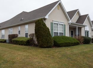 28 Sunnybrook Ln, Lakewood, NJ 08701