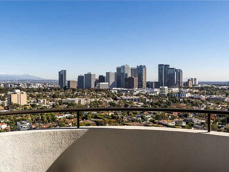 10560 Wilshire Blvd #1706 — Photo 4