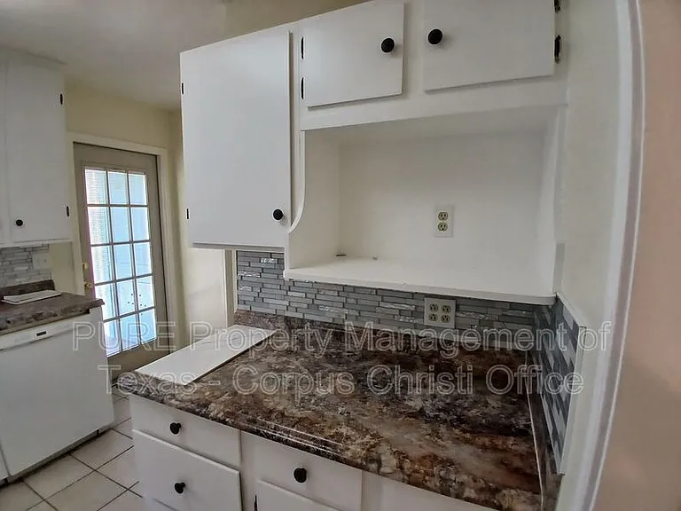 4701 Prinston Dr — Photo 15