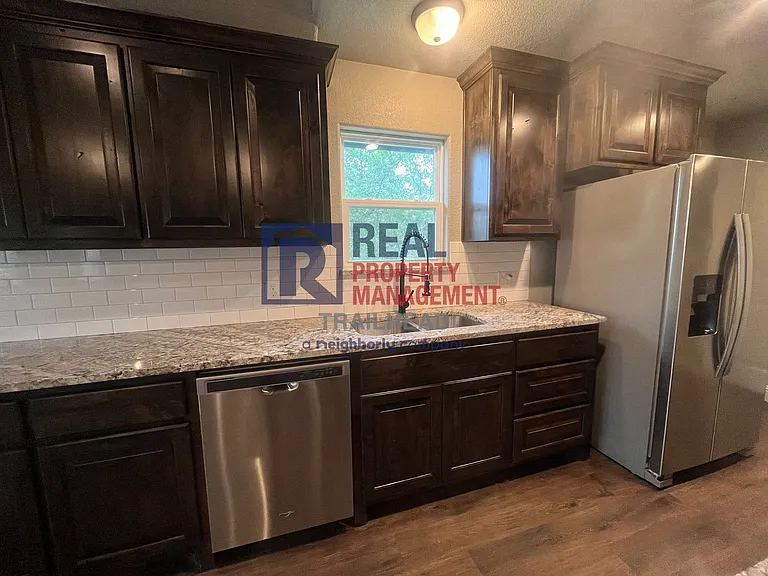 2700 Steepleridge Cir — Photo 9
