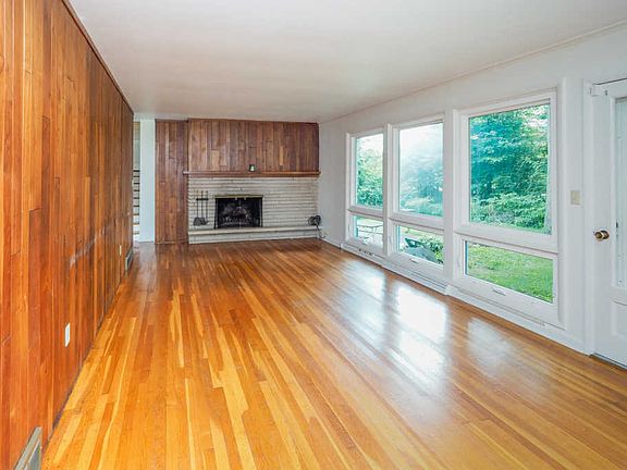 5th image of 238 S Eastway Dr