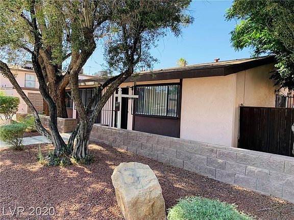 3rd image of 1722 E University Ave APT 1