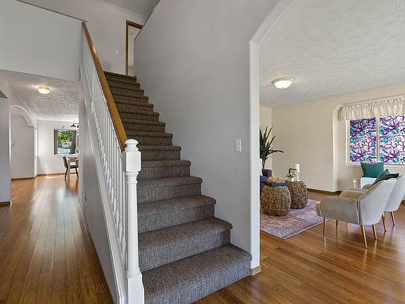 3rd image of 1015 N Drury Ct
